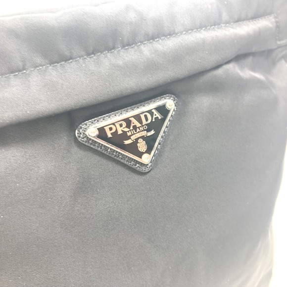 Prada Plate Triangle Diagonal Hanging Bag Black - Picture 5 of 9